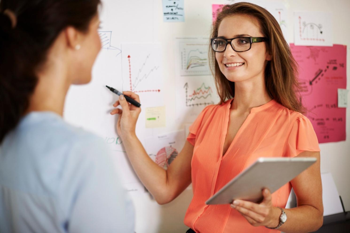 Allestimento postazione lavoro manicure professionale con strumenti specializzati